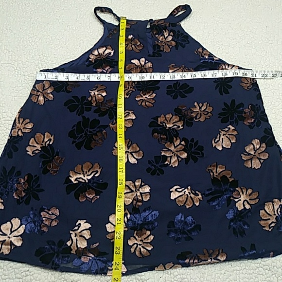 TORRID floral velvet mock neck top size 0x - Picture 5 of 7